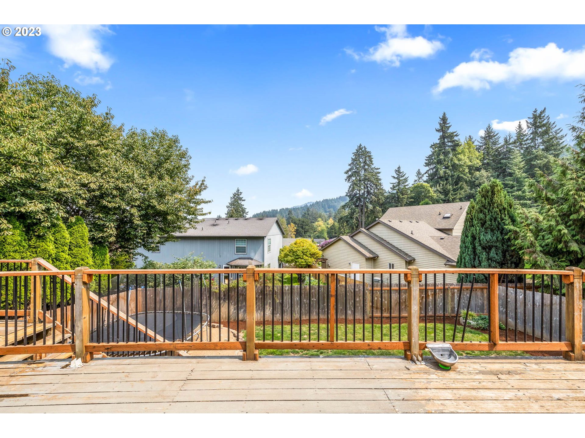 789 South 69th Street Springfield, OR 97478 - Photo 41 of 46 a view of a house with a balcony