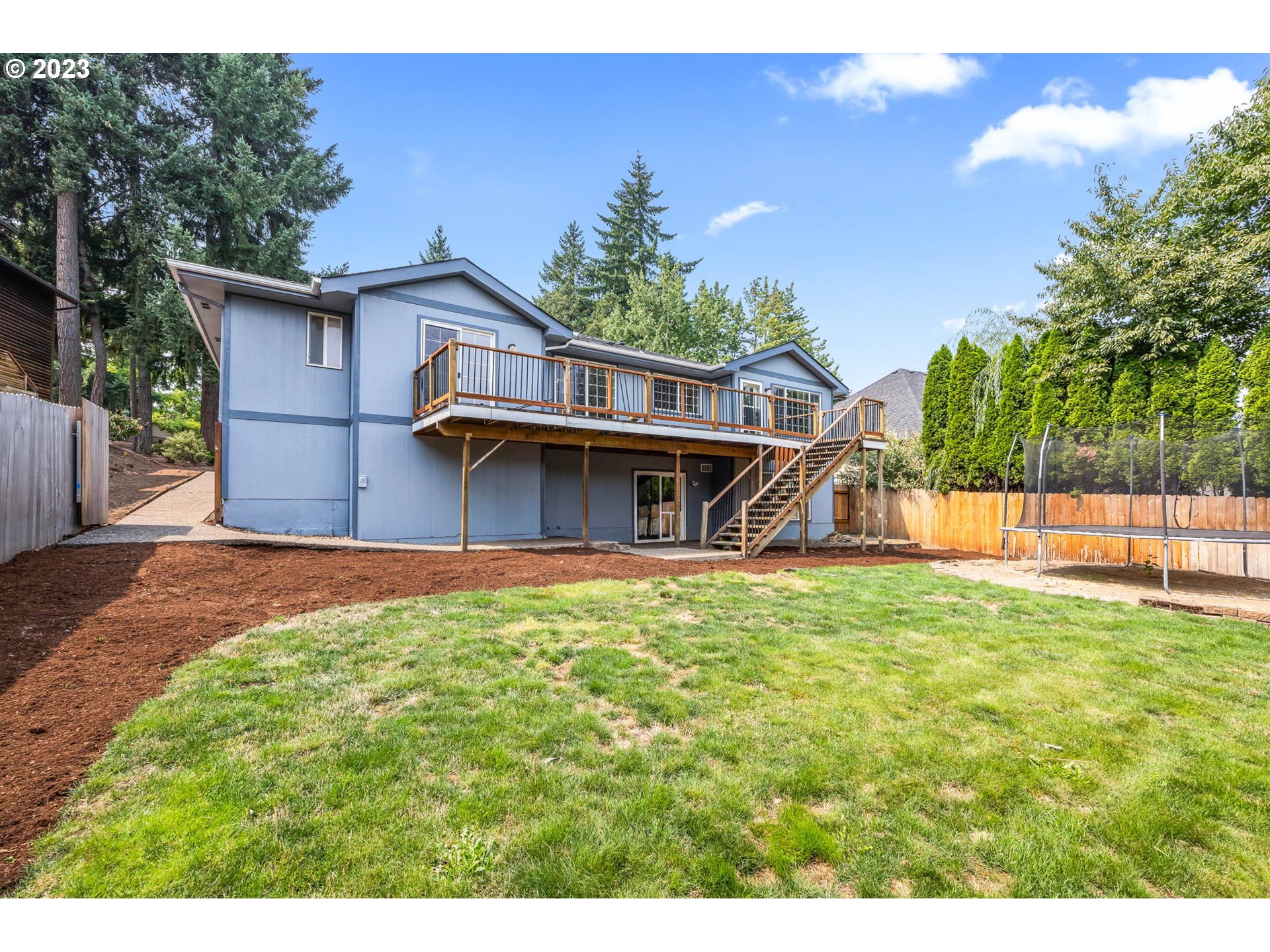 789 South 69th Street Springfield, OR 97478 - Photo 44 of 46 a front view of a house with a yard