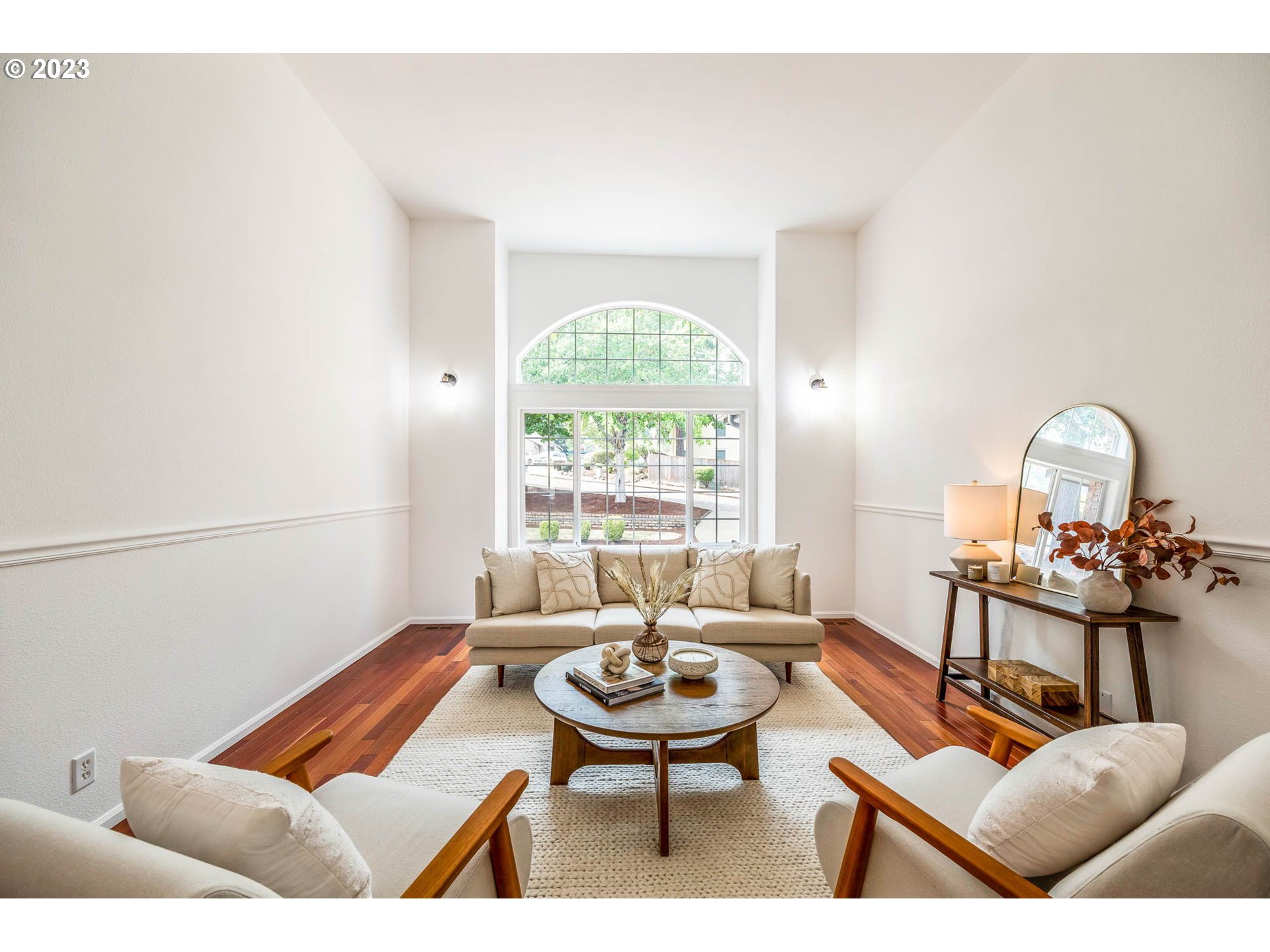 789 South 69th Street Springfield, OR 97478 - Photo 5 of 46 a living room with furniture and a large window