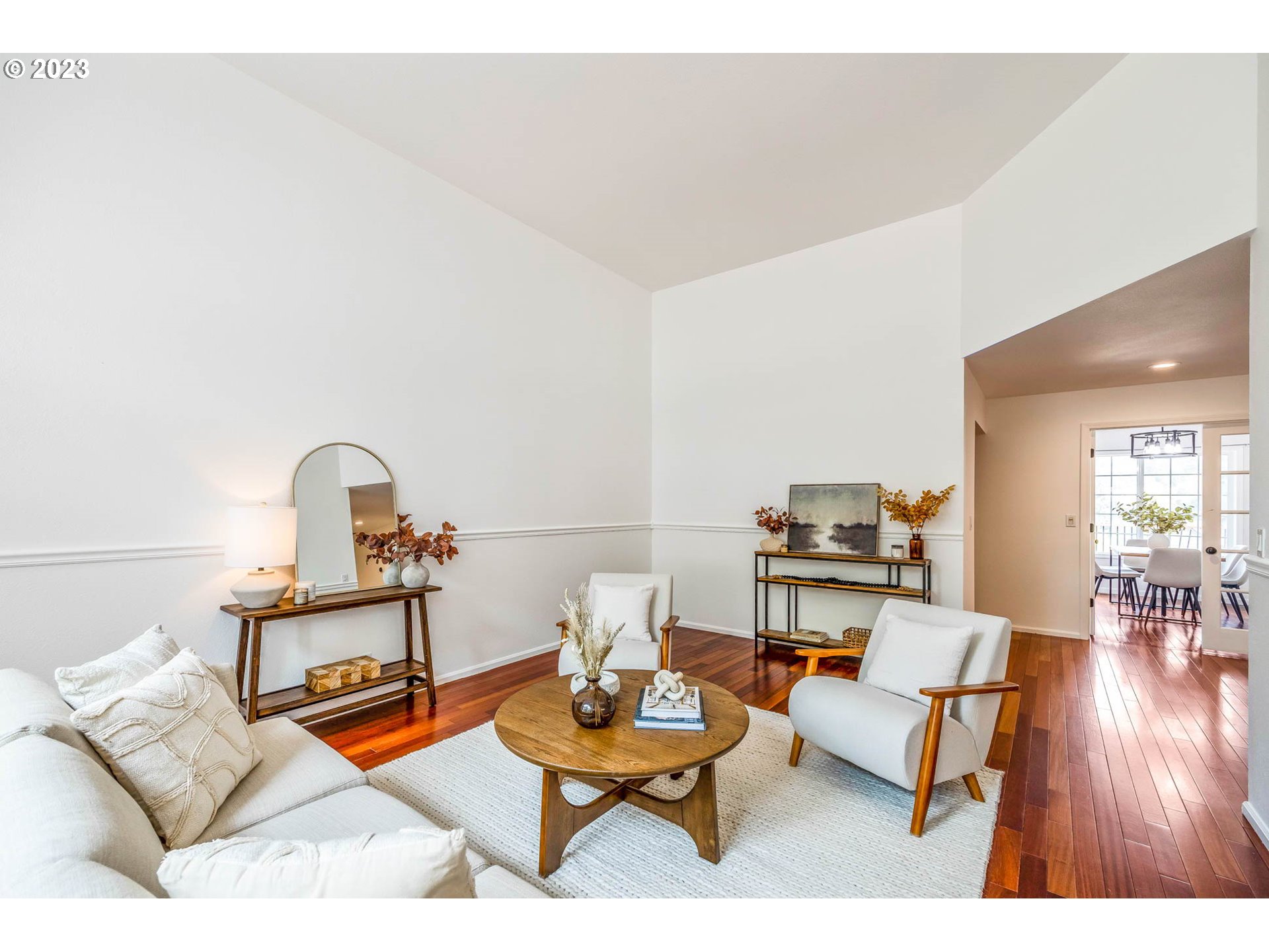 789 South 69th Street Springfield, OR 97478 - Photo 6 of 46 a living room with furniture and wooden floor
