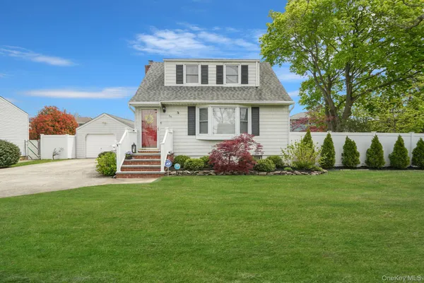 $529,000 | 55 Westwood Avenue, Deer Park, NY 11729