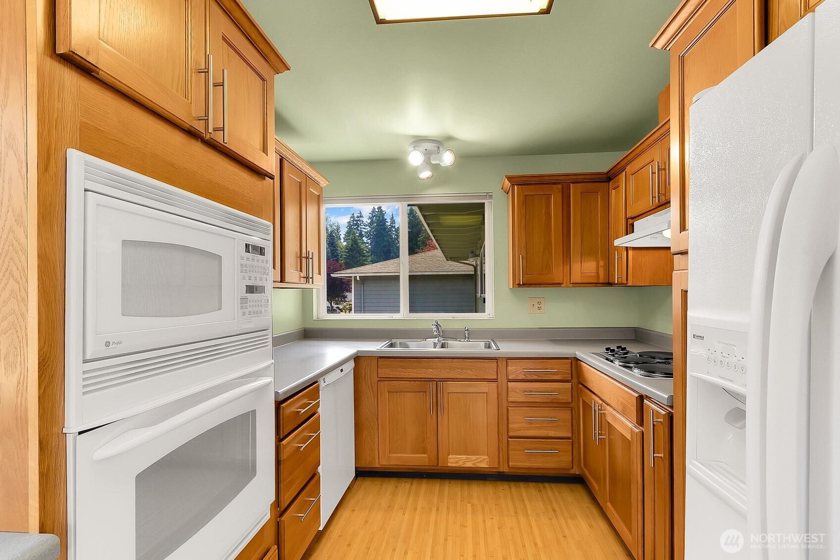 10842 Northeast 149th Street Bothell, WA 98011 - Photo 8 of 28