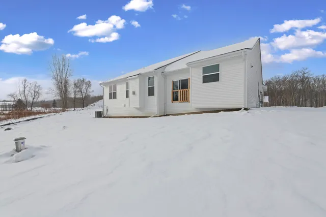 $834,900 | 28510 Coyote Court, New Hudson, MI 48165