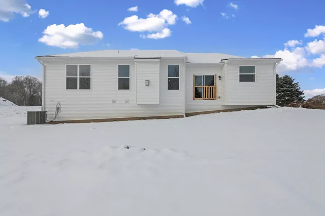 $834,900 | 28510 Coyote Court, New Hudson, MI 48165