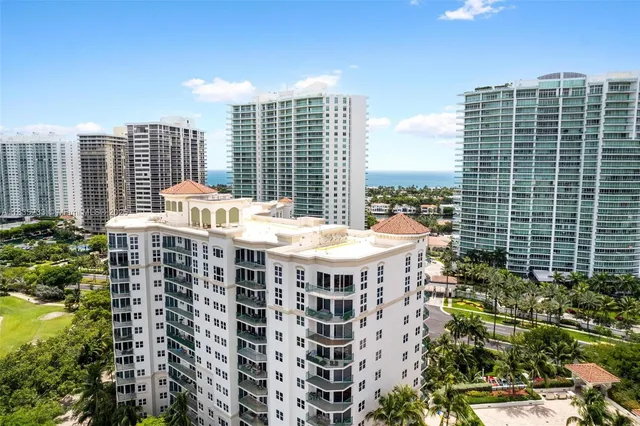 $675,000 | 20000 East Country Club Drive, Unit TS02, Aventura, FL 33180