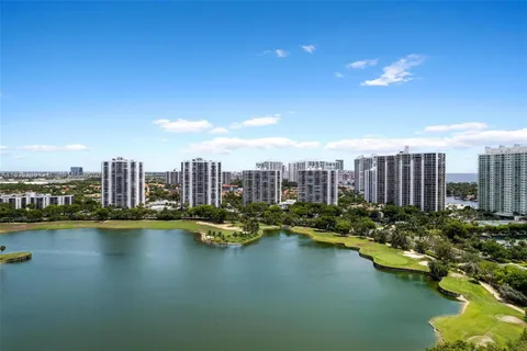 $675,000 | 20000 East Country Club Drive, Unit TS02, Aventura, FL 33180