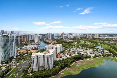 $675,000 | 20000 East Country Club Drive, Unit TS02, Aventura, FL 33180