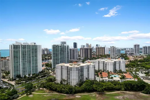 $675,000 | 20000 East Country Club Drive, Unit TS02, Aventura, FL 33180