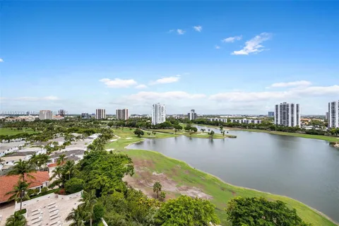 $675,000 | 20000 East Country Club Drive, Unit TS02, Aventura, FL 33180