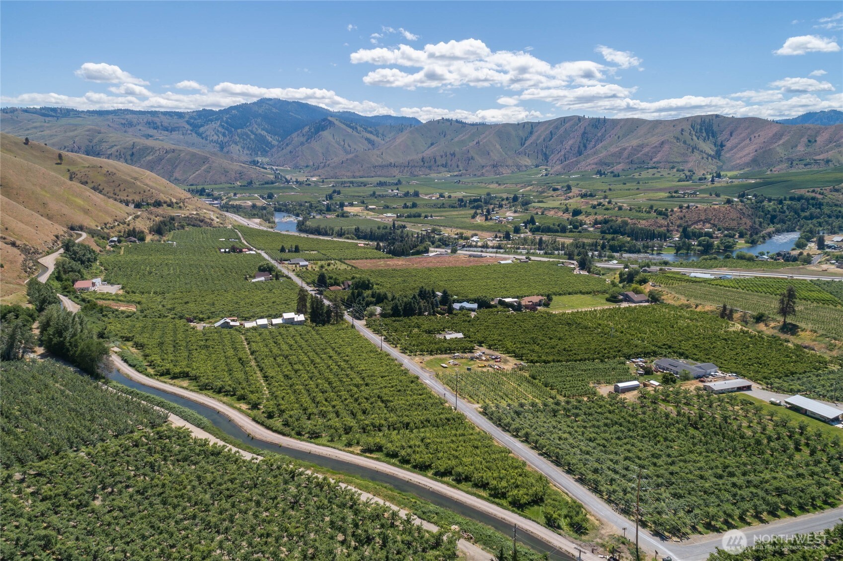 0 Red Apple Road Cashmere, WA 98815 - Photo 30 of 38 a view of a city with mountains in the background
