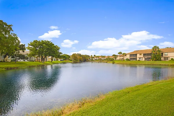 $2,600 | 605 Harbour Pointe Way, Greenacres, FL 33413