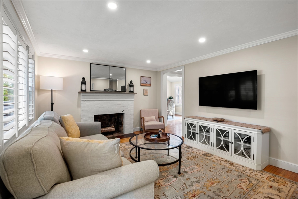 555 Bay Road Sharon, MA 02067 - Photo 4 of 38 Gallery Image 4