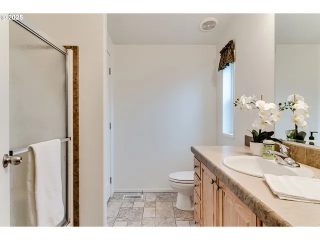 $199,500 | 145 River Road, Unit 12, Junction City, OR 97448