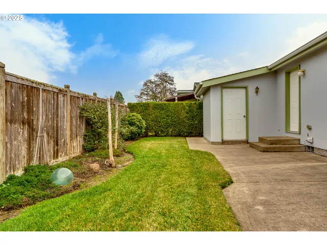 $199,500 | 145 River Road, Unit 12, Junction City, OR 97448