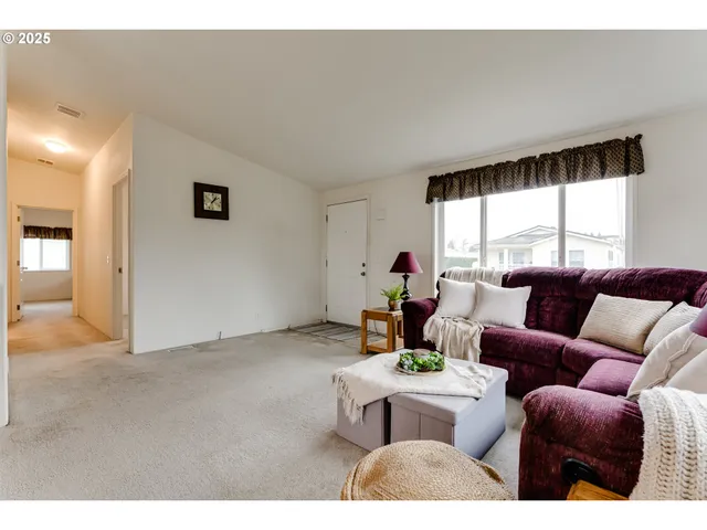 $199,500 | 145 River Road, Unit 12, Junction City, OR 97448