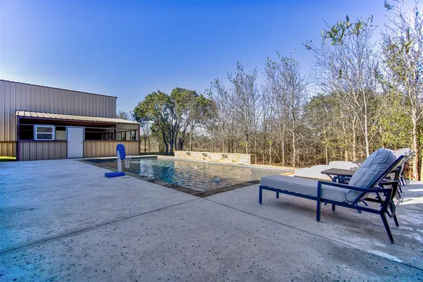 a view of a house with backyard and sitting area