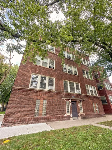 $1,800 | 7233 North Damen Avenue, Unit 2, Chicago, IL 60645