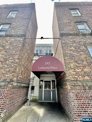 $1,725 | 197 Lafayette Place, Unit A3, Englewood, NJ 07631