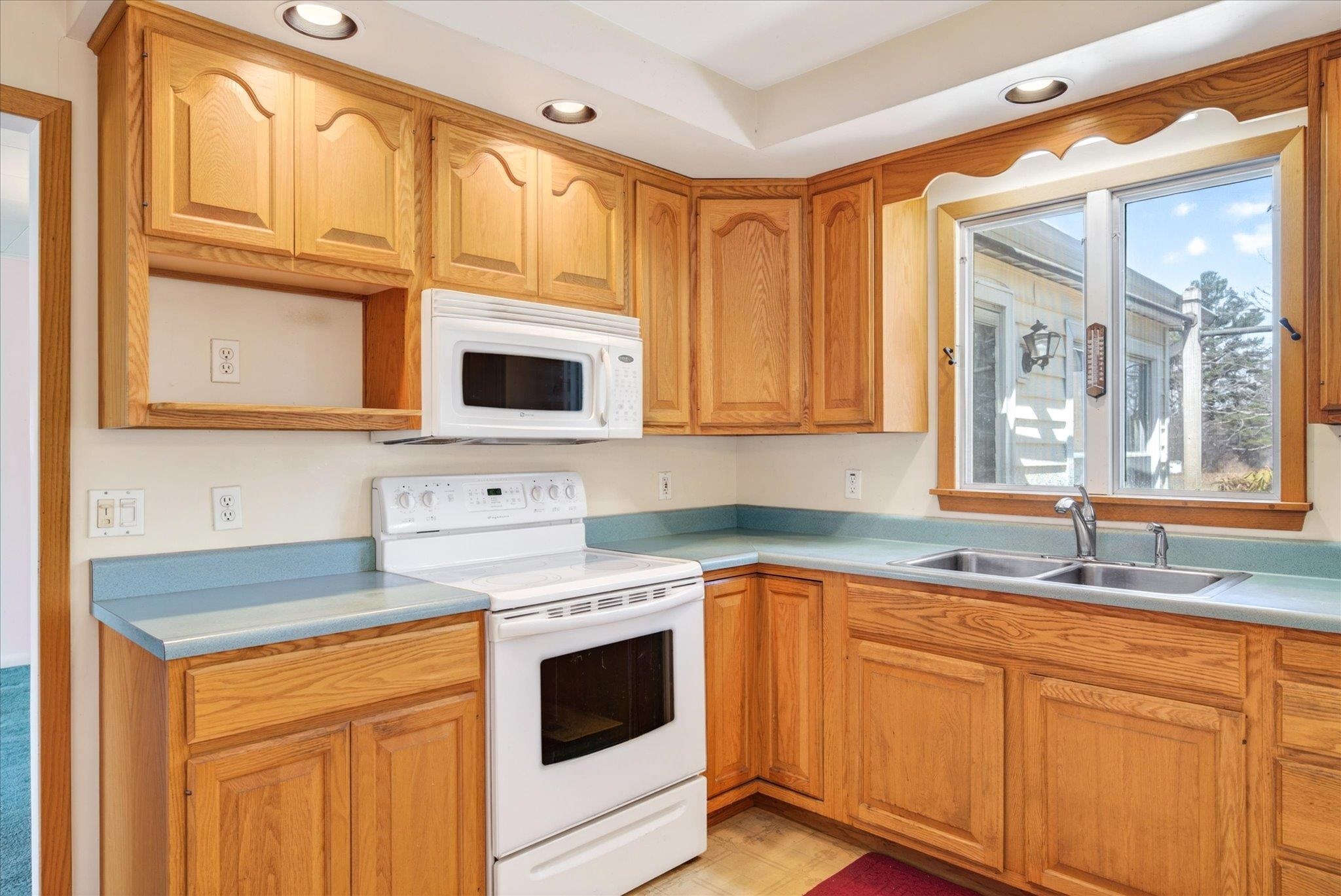 155 Jackson Avenue Rutland, VT 05701 - Photo 8 of 39