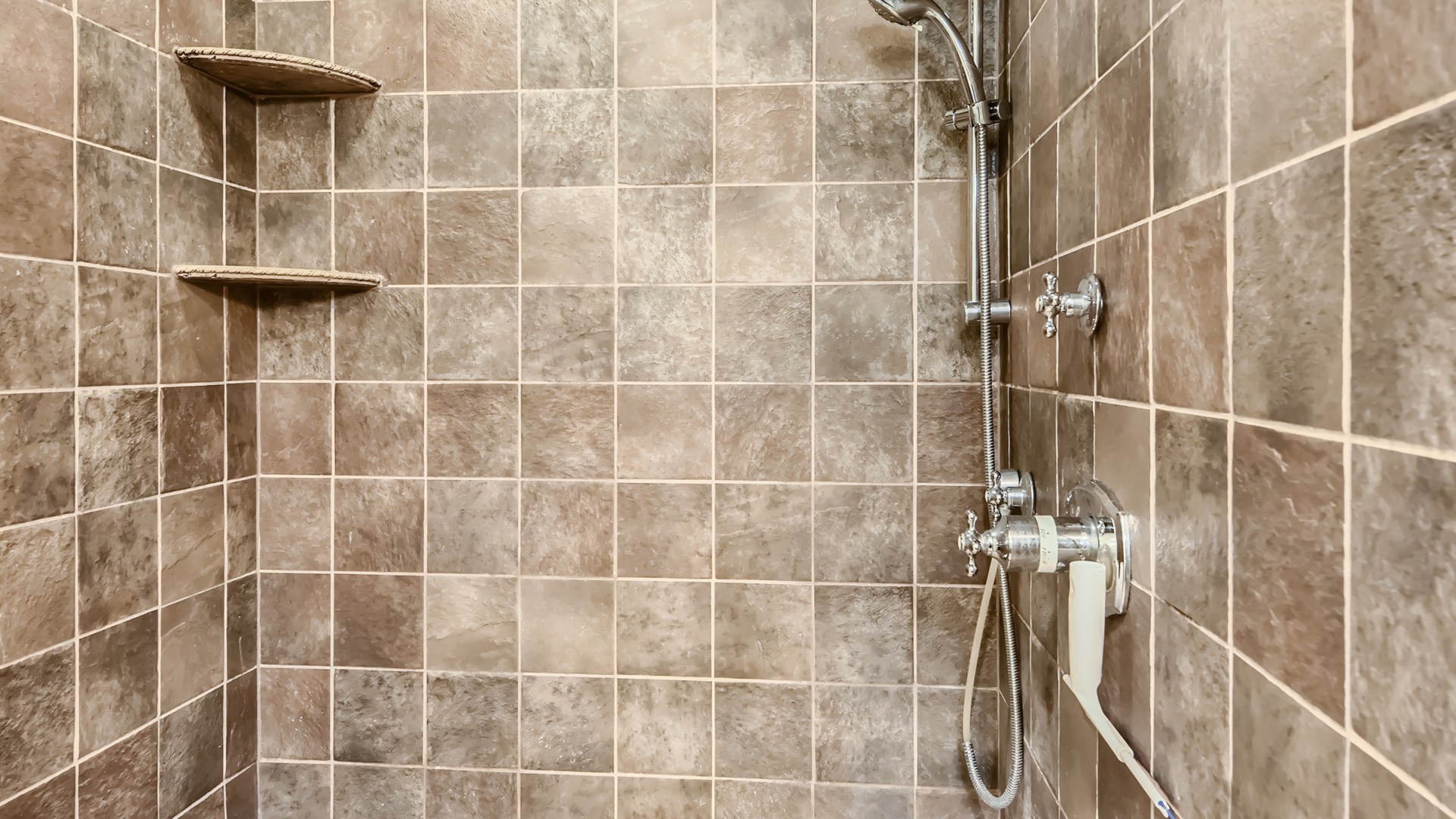 820 Hansen Place Park Ridge, IL 60068 - Photo 21 of 38 a bathroom with a shower