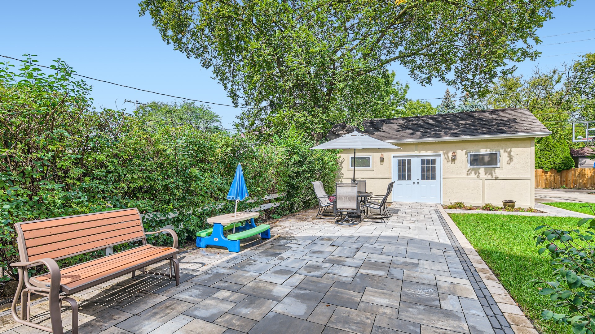 820 Hansen Place Park Ridge, IL 60068 - Photo 31 of 38 a backyard of a house with seating space