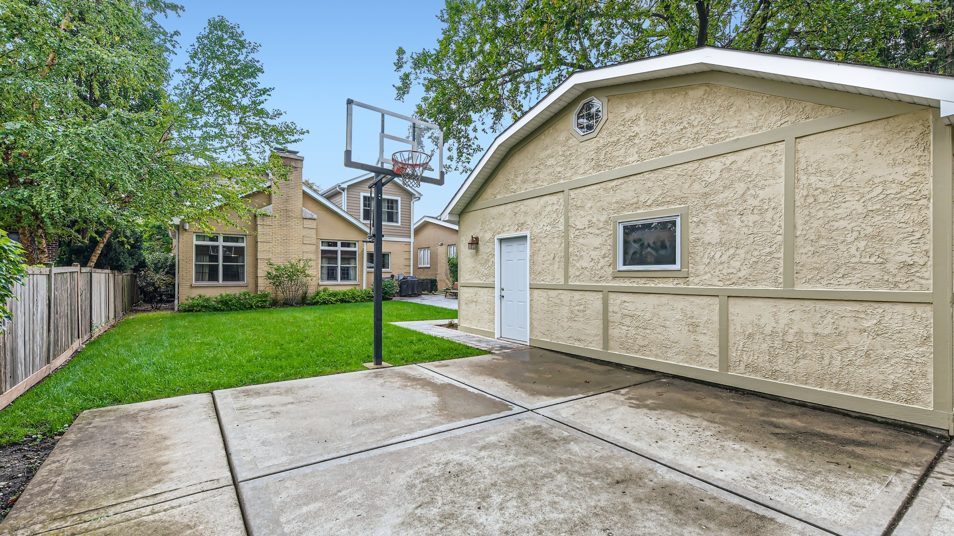 820 Hansen Place Park Ridge, IL 60068 - Photo 34 of 38 a view of a back yard of the house