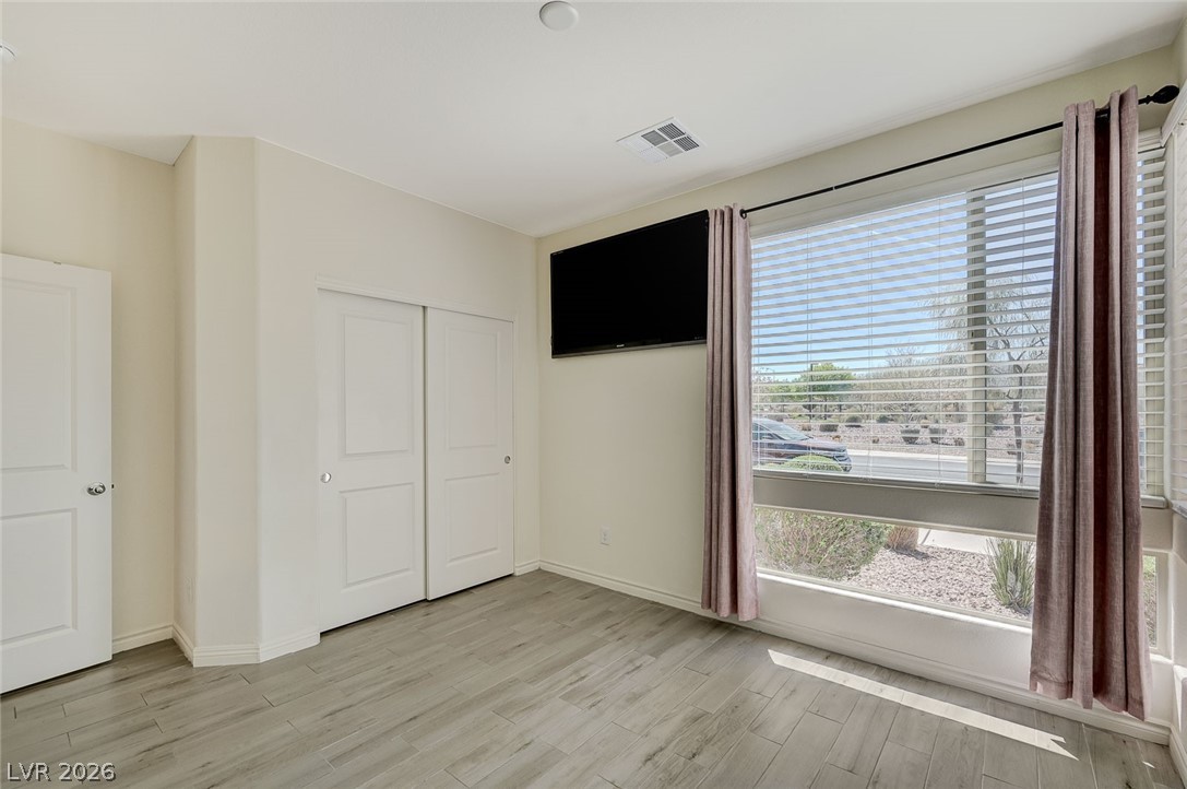 1000 East Sunset Road Henderson, NV 89011 - Photo 16 of 58 Secondary bedroom on main floor
