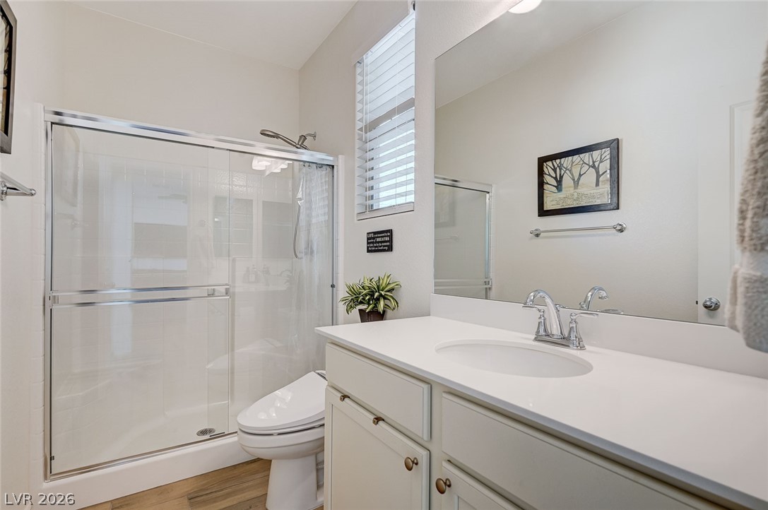 1000 East Sunset Road Henderson, NV 89011 - Photo 17 of 58 Hallway full bathroom on main floor
