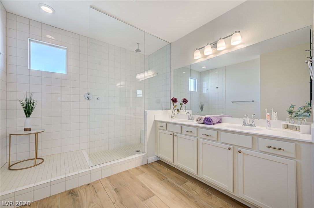 1000 East Sunset Road Henderson, NV 89011 - Photo 21 of 58 Primary bath on main floor