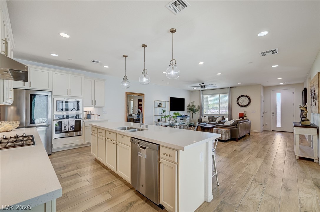1000 East Sunset Road Henderson, NV 89011 - Photo 3 of 58 Gallery Image 3