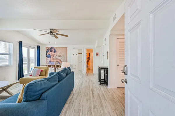 $2,000 | 3806 Concho Key, Galveston, TX 77554