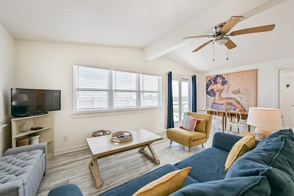 $2,000 | 3806 Concho Key, Galveston, TX 77554
