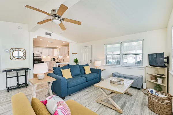 $2,000 | 3806 Concho Key, Galveston, TX 77554