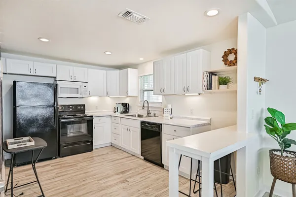 $2,000 | 3806 Concho Key, Galveston, TX 77554