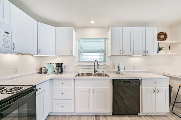 $2,000 | 3806 Concho Key, Galveston, TX 77554