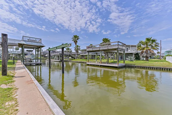 $2,000 | 3806 Concho Key, Galveston, TX 77554