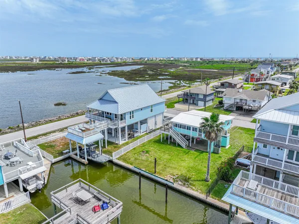 $2,000 | 3806 Concho Key, Galveston, TX 77554