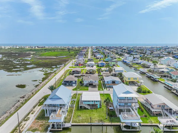 $2,000 | 3806 Concho Key, Galveston, TX 77554