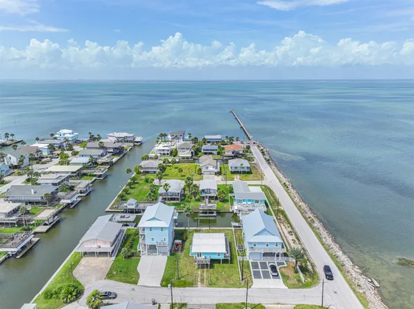 $2,000 | 3806 Concho Key, Galveston, TX 77554