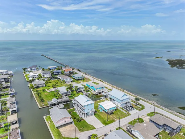 $2,000 | 3806 Concho Key, Galveston, TX 77554