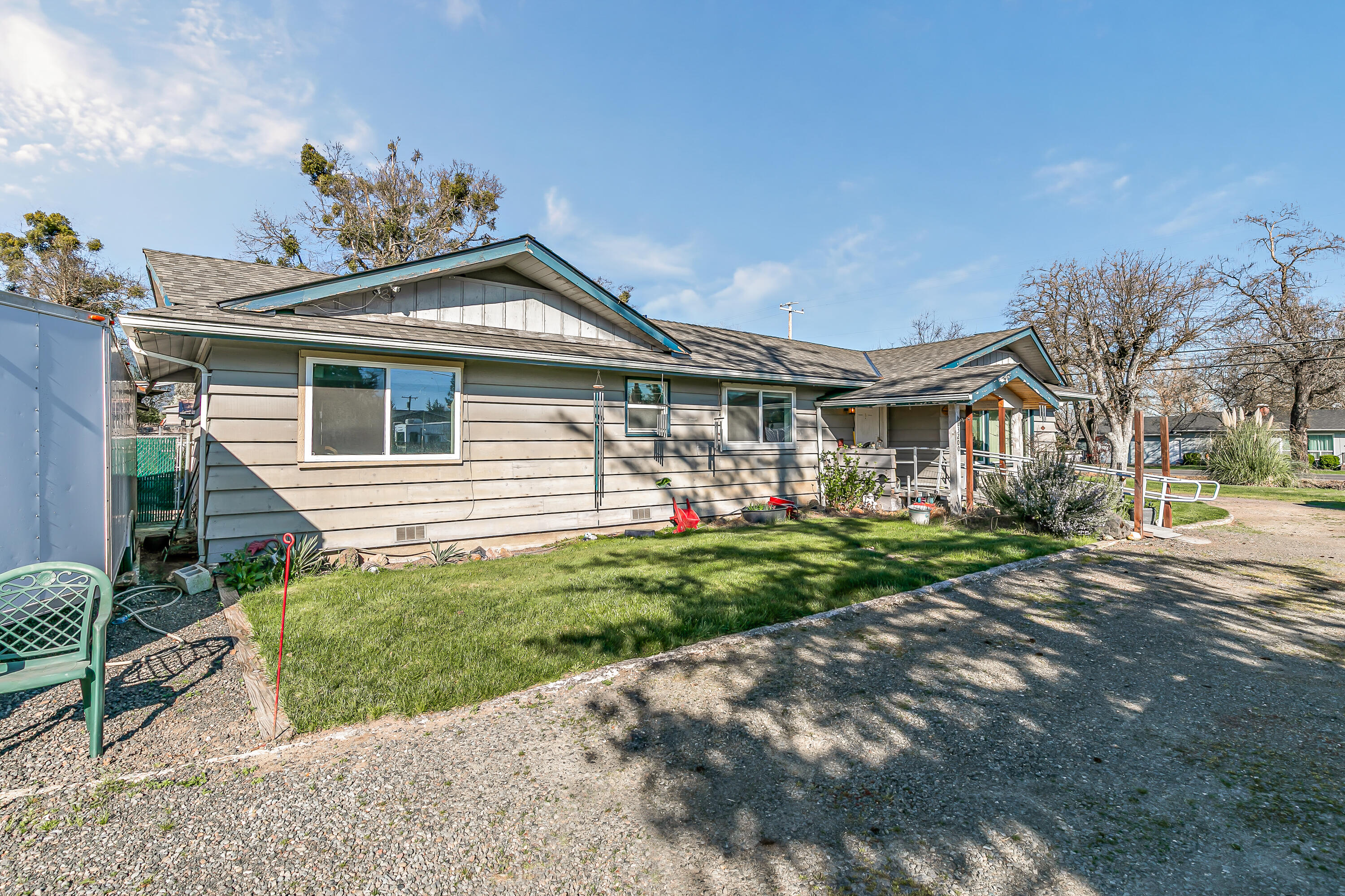 3200 Hanley Road Central Point, OR 97502 - Photo 24 of 25 a front view of a house with garden