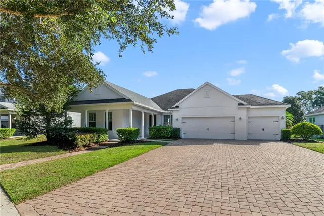 a view of a front of house with a yard