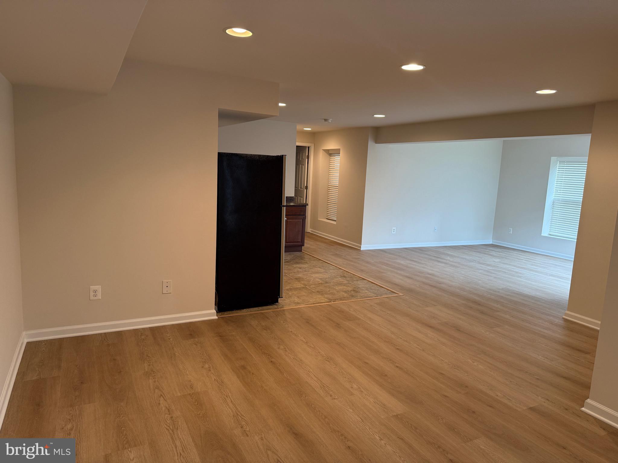 6231 Glen Wood Loop Manassas, VA 20112 - Photo 3 of 18 a view of an empty room