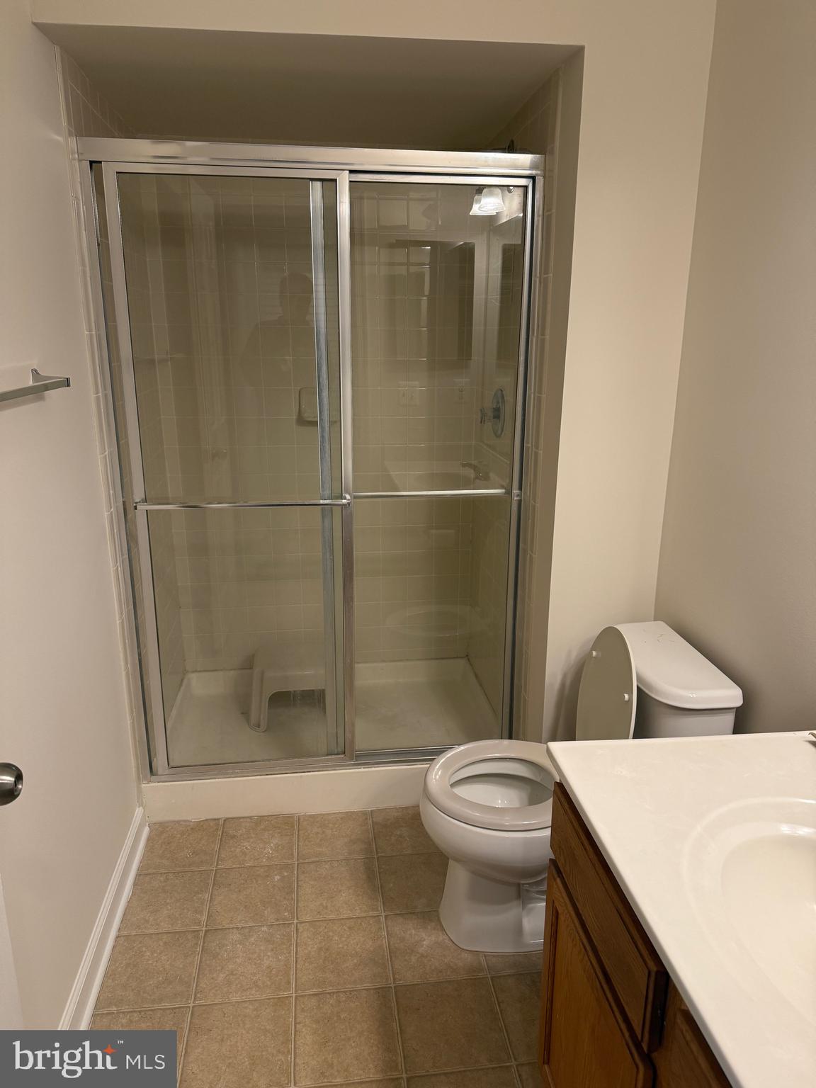 6231 Glen Wood Loop Manassas, VA 20112 - Photo 5 of 18 a bathroom with a shower and a toilet