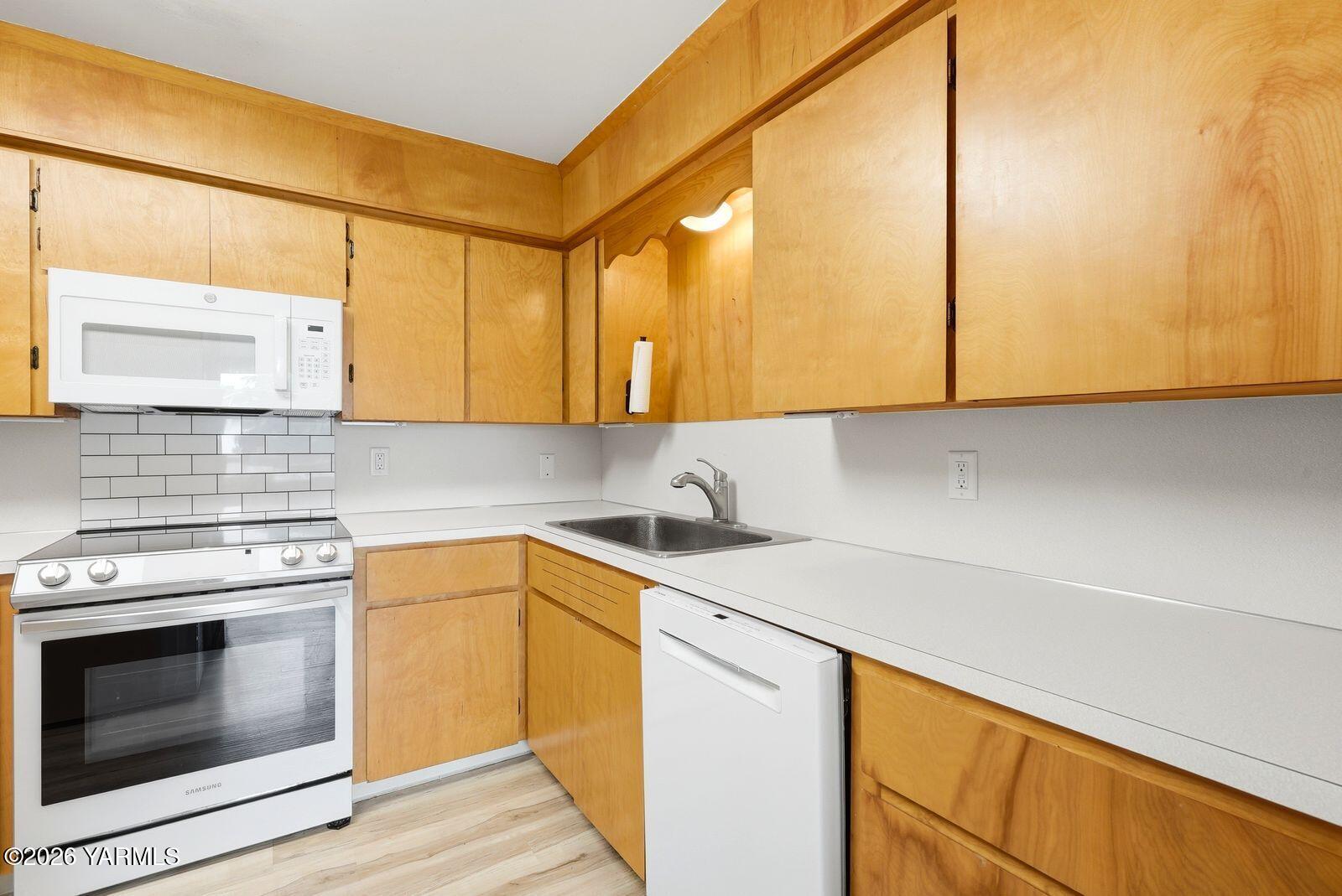 1000 Nagler Road Selah, WA 98942 - Photo 13 of 22 13kitchen