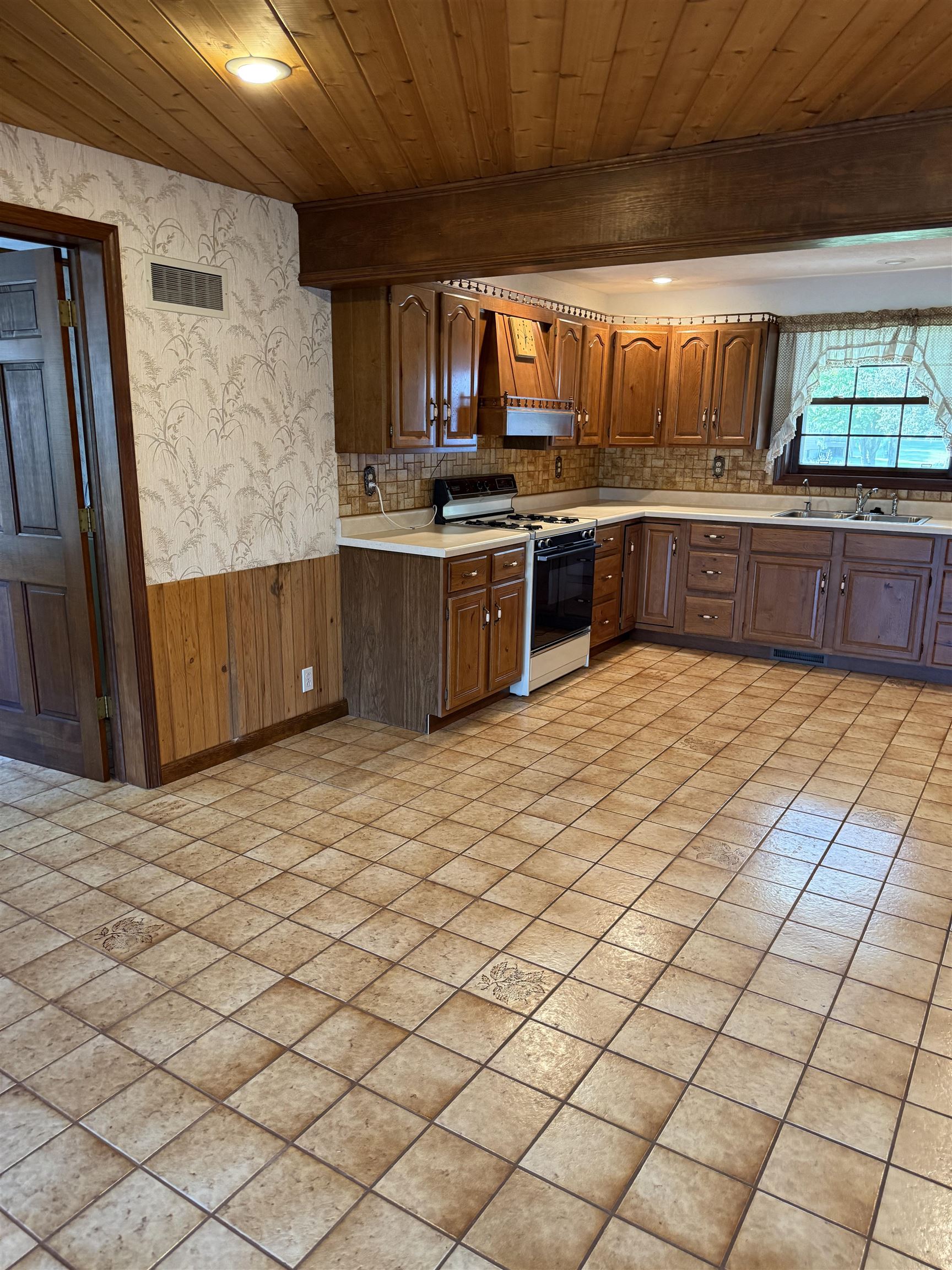 2131 Lancaster Heights Road Freeport, IL 61032 - Photo 5 of 68 Gallery Image 5