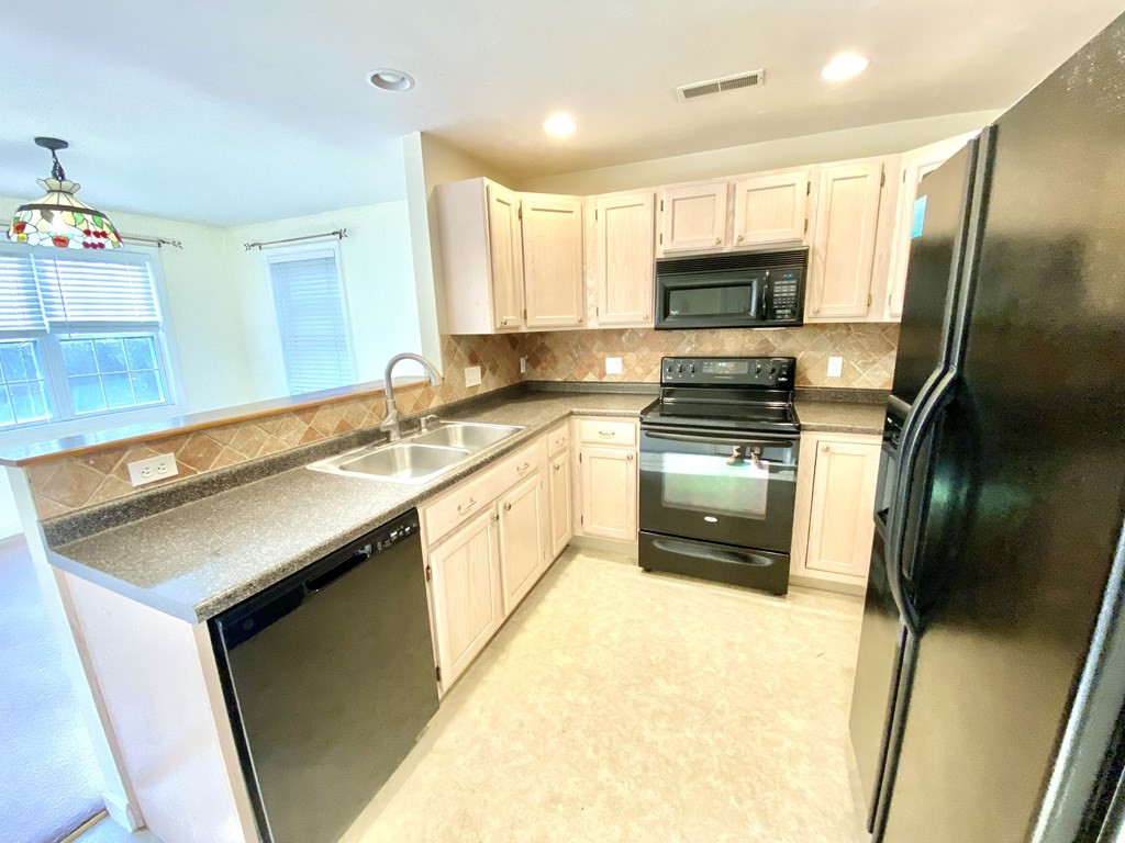 5 Frongillo Farm Road Worcester, MA 01604 - Photo 5 of 19 Gallery Image 5