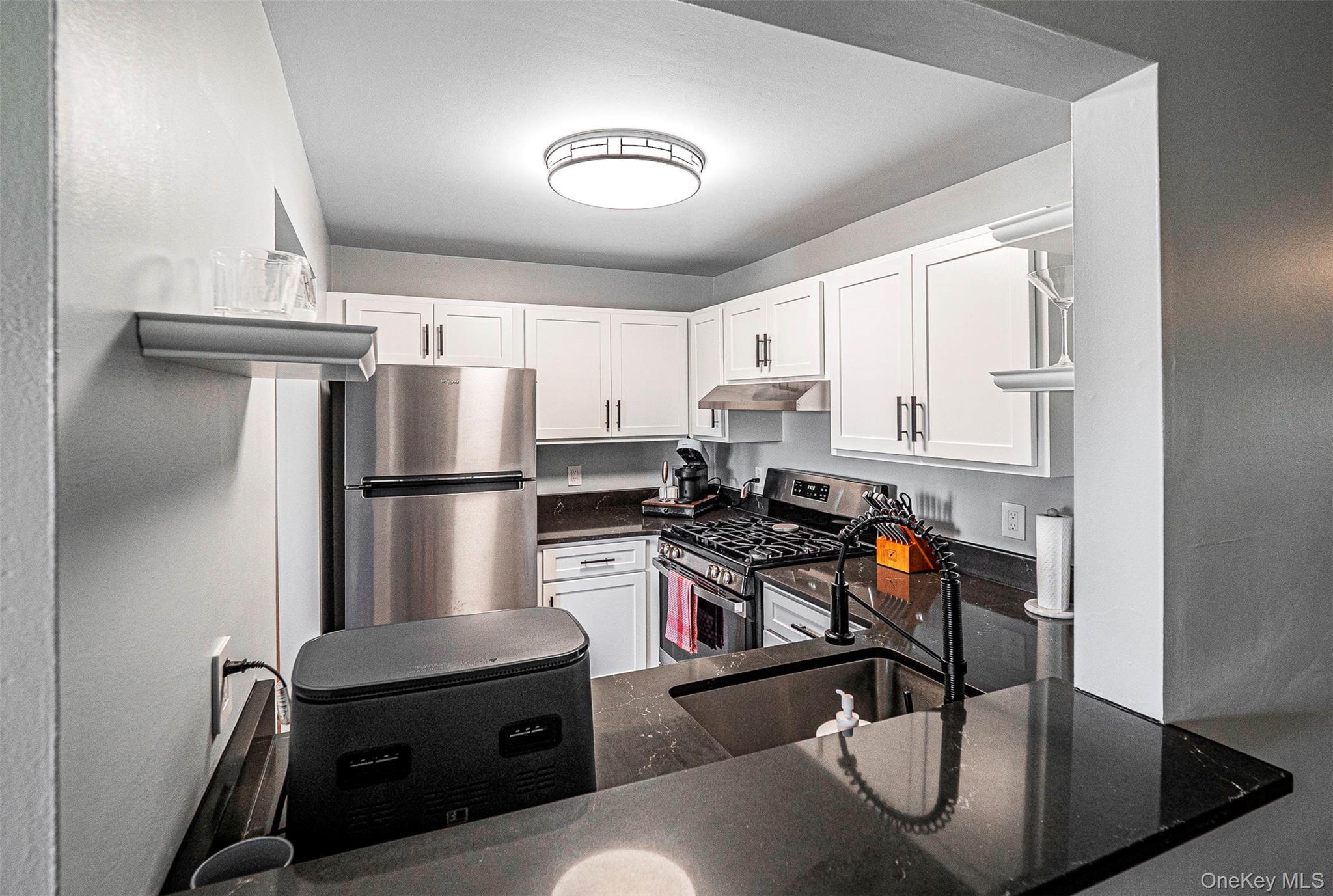 20 Lexington Hills Road, Unit 2 Harriman, NY 10926 - Photo 4 of 22 Beautiful kitchen with modern updates