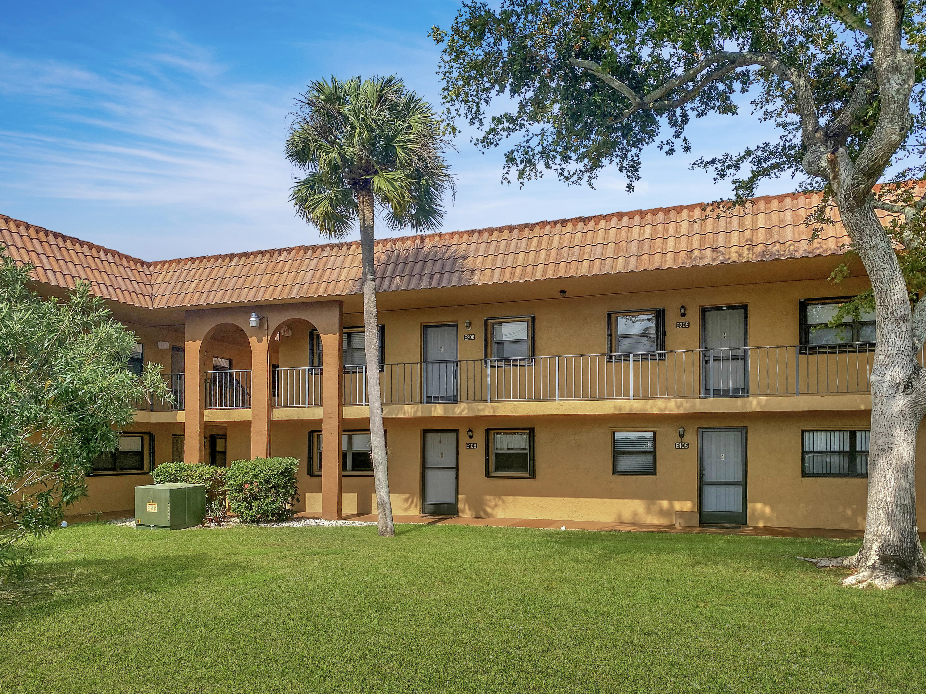 1981 Woolbright Road, Unit E206 Boynton Beach, FL 33426 - Photo 2 of 29 1981 W Woolbright Rd E206 - Front of the