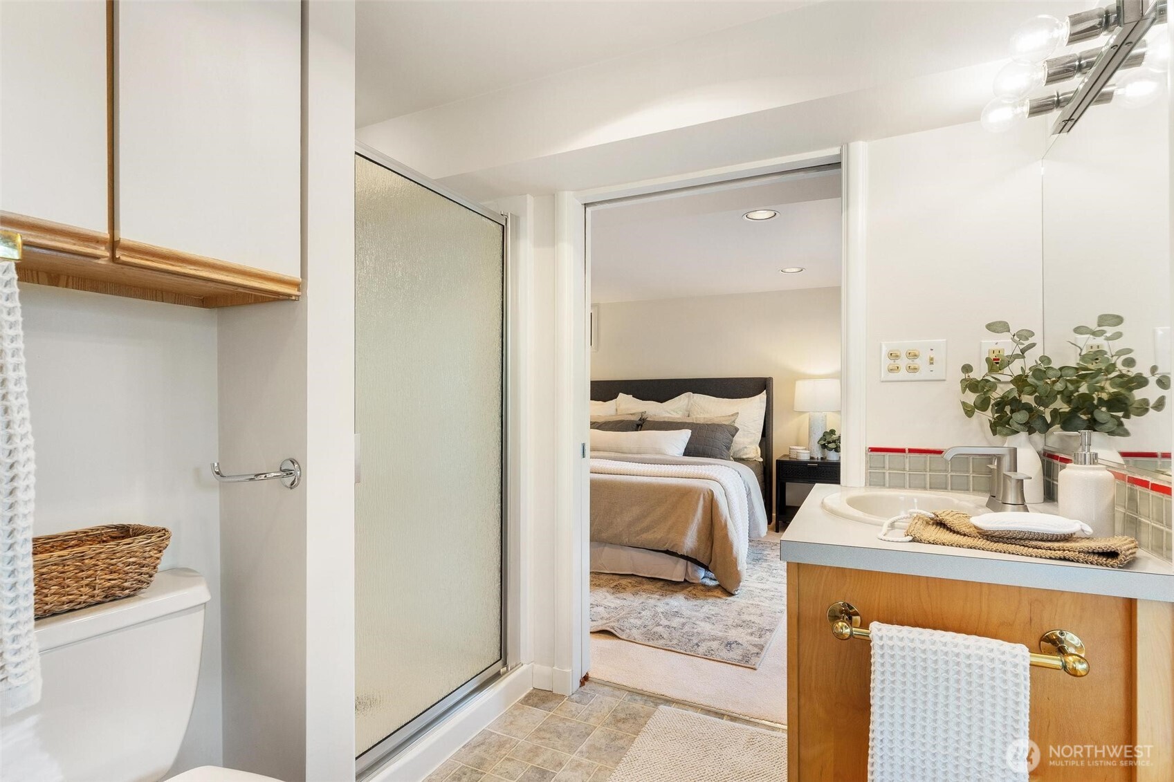 1910 Northwest 97th Street Seattle, WA 98117 - Photo 23 of 40